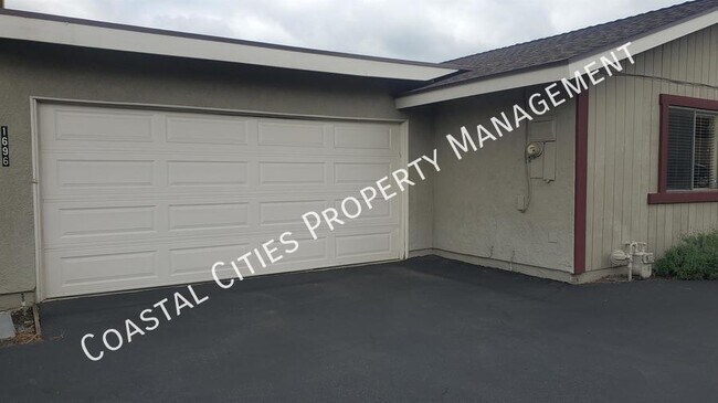 Building Photo - 1696 Carmel Cir E