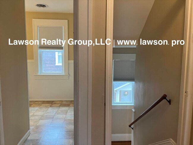 Building Photo - 1733 Maiden Ln SW