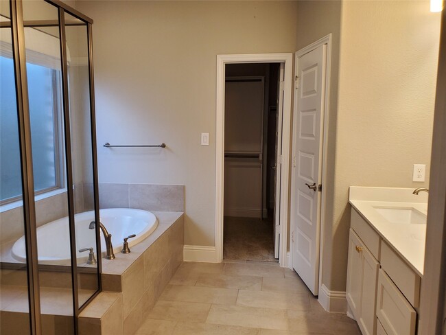 Building Photo - 2338 Cherrywood Ct
