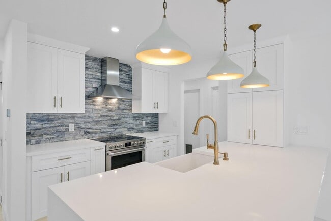 Building Photo - 542 Canoe Point