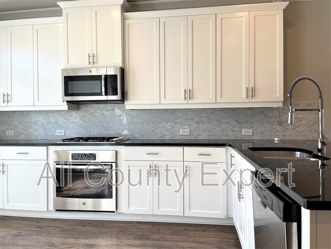 Building Photo - 113 Laurel Crst Aly