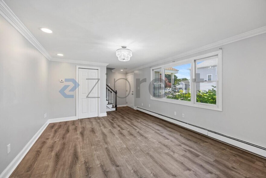 Building Photo - Unit A