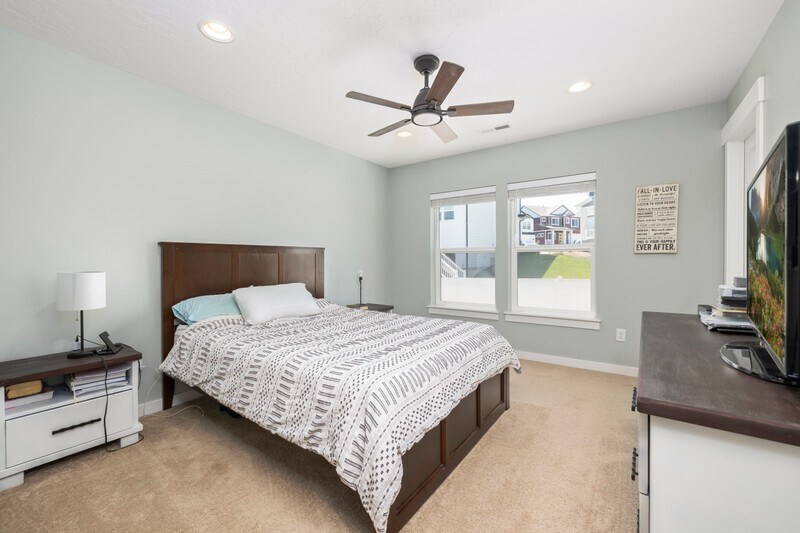 Building Photo - 4438 E Hurstbourne Dr