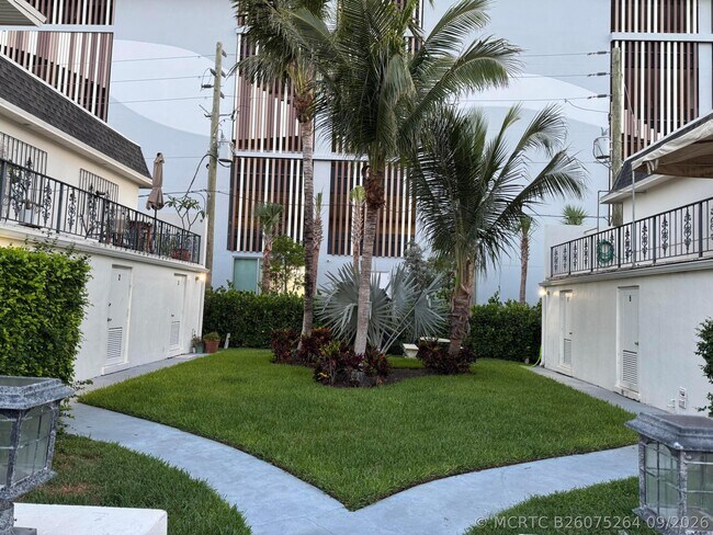 Building Photo - 4700 N Flagler Dr