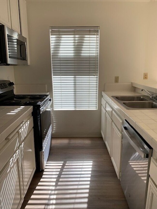 Building Photo - 659 Del Parque Dr