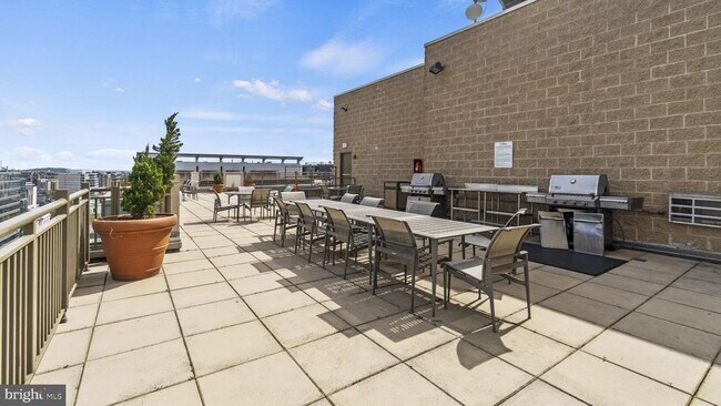 Building Photo - 1150 K St NW