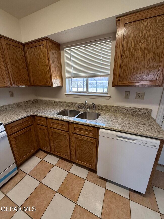 Building Photo - 8403 Villanova Dr
