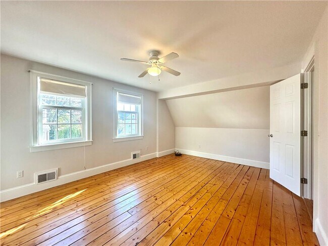 Building Photo - 12 Johnson Ct