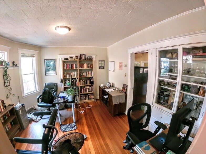 Building Photo - 176 Poplar St