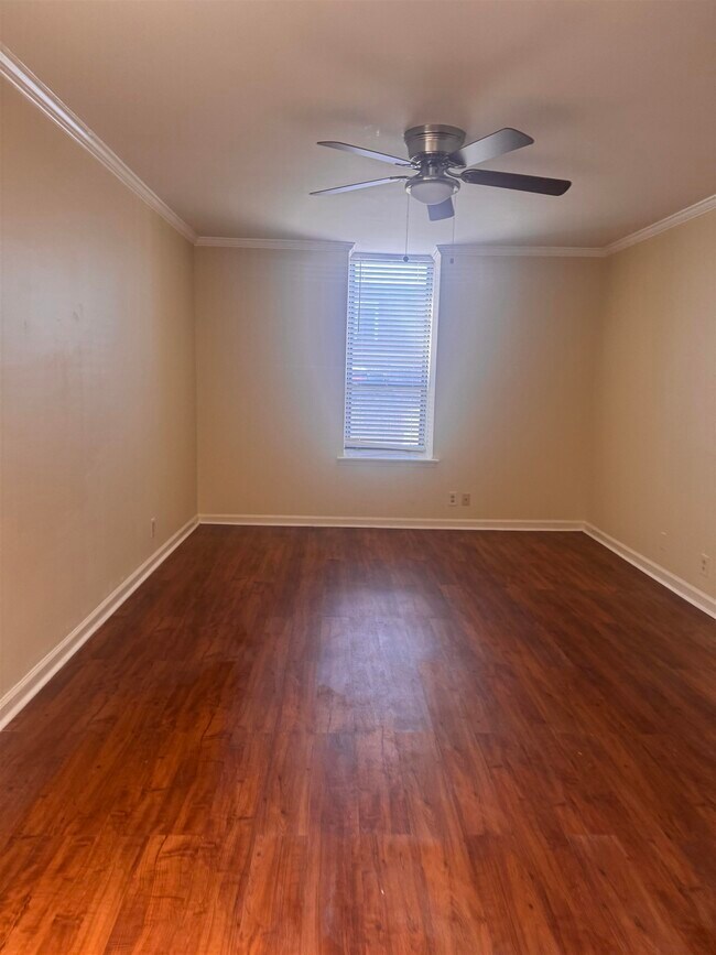 Building Photo - 6633 Poplar Woods Cir E