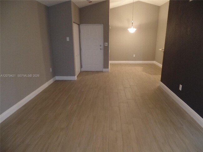 Building Photo - 2881 N Oakland Forest Dr