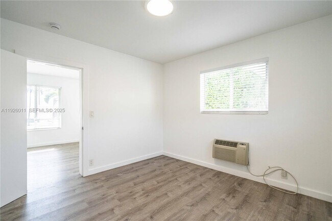 Building Photo - 1750 S Treasure Dr