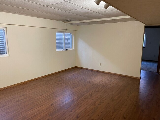 Building Photo - 4 Bedroom Rancher