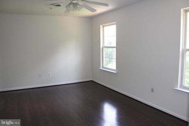 Building Photo - 11130 Hollowbrook Rd