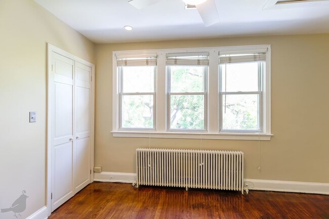 Building Photo - Light-Filled Two Bedroom Home in Hill East...