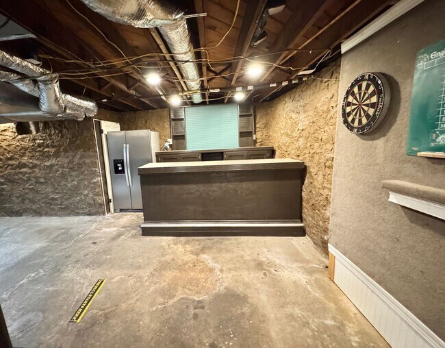 Building Photo - 5 Bedroom Home Between 12 South and Oak Hill