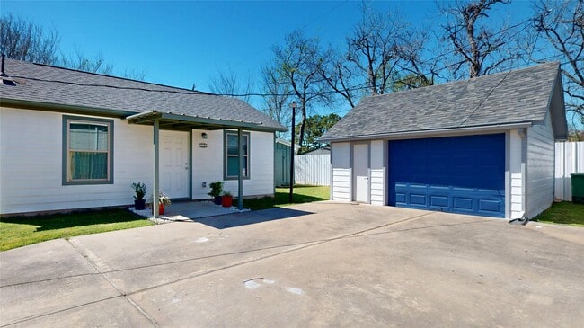Building Photo - 3124 Tilfer St