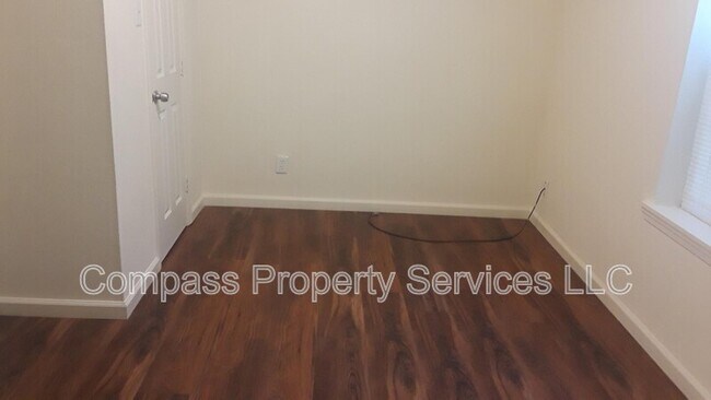 Building Photo - 507 Dunbar Ave