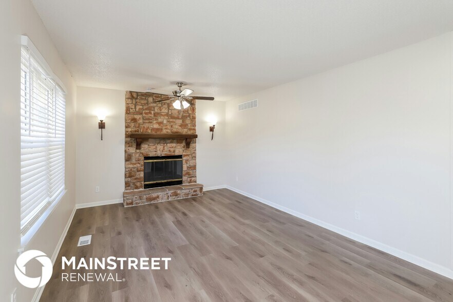 Building Photo - 1401 NE 114 St