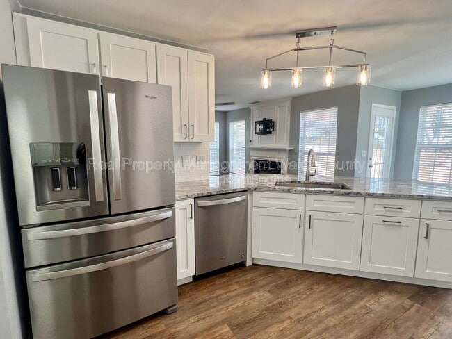 Building Photo - 213 Piney Woods Ln