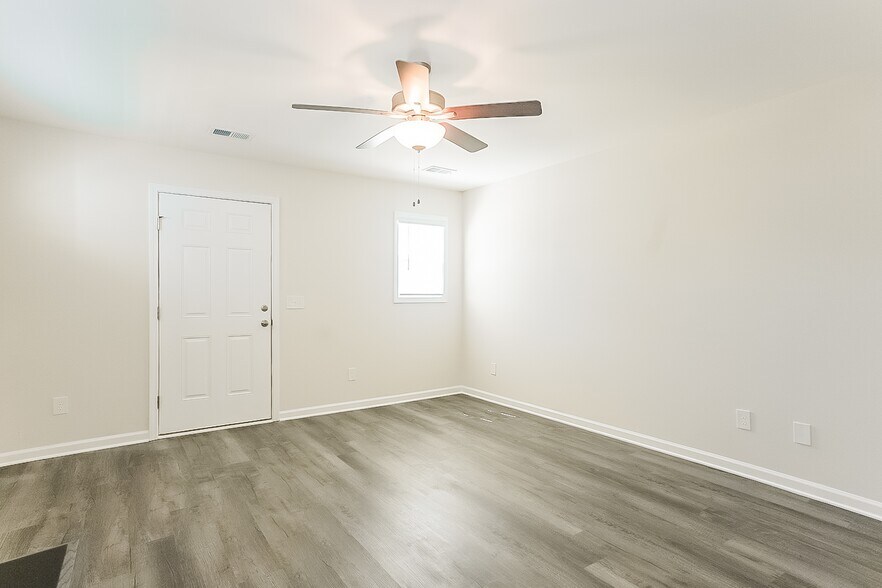 Building Photo - 4065 Thimbleberry Dr