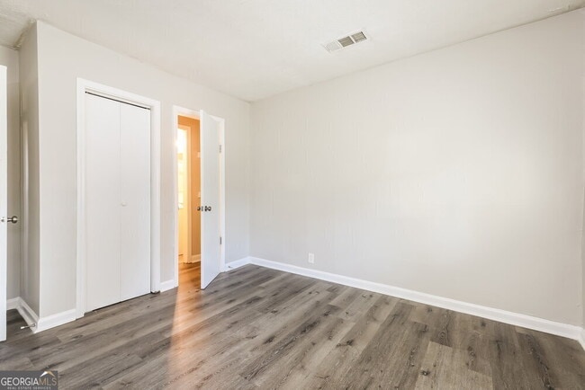 Building Photo - 494 Clara Dr