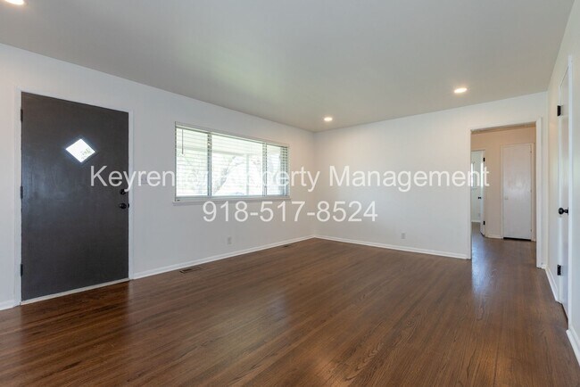 Building Photo - 3 Bed 1.5 Bath in Great Midtown Location!
