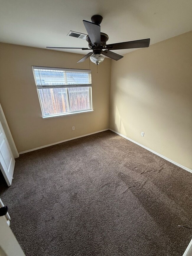 Building Photo - Cozy 3-Bedroom, 2-Bathroom Home in the Campus Park Neighborhood