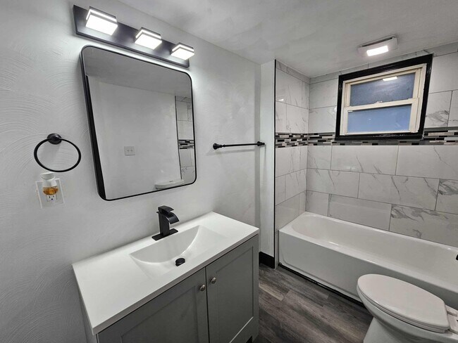 Building Photo - Charming 4 Bedroom 1 Bathroom Home for Rent!