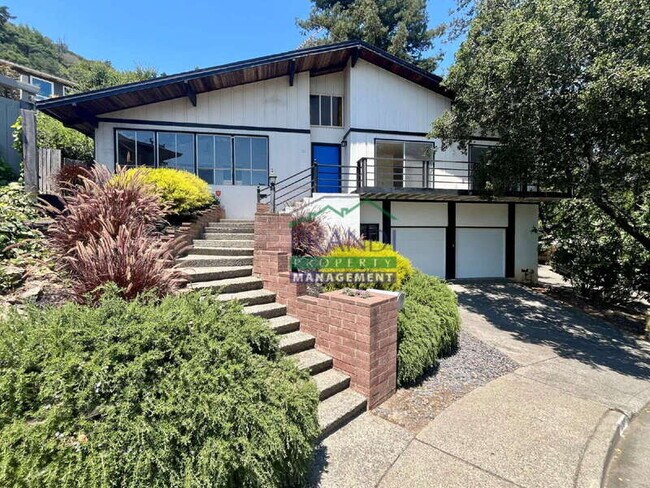 Building Photo - 20 Graceland Dr