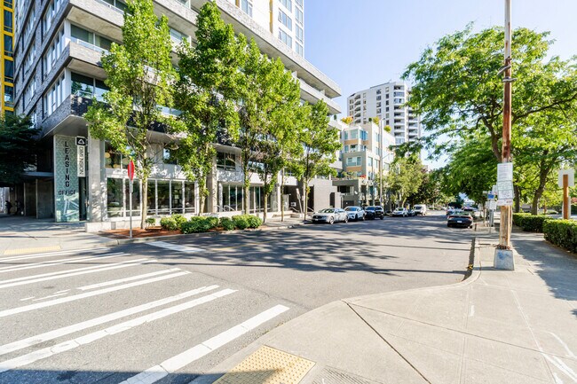 Building Photo - 225 Cedar St