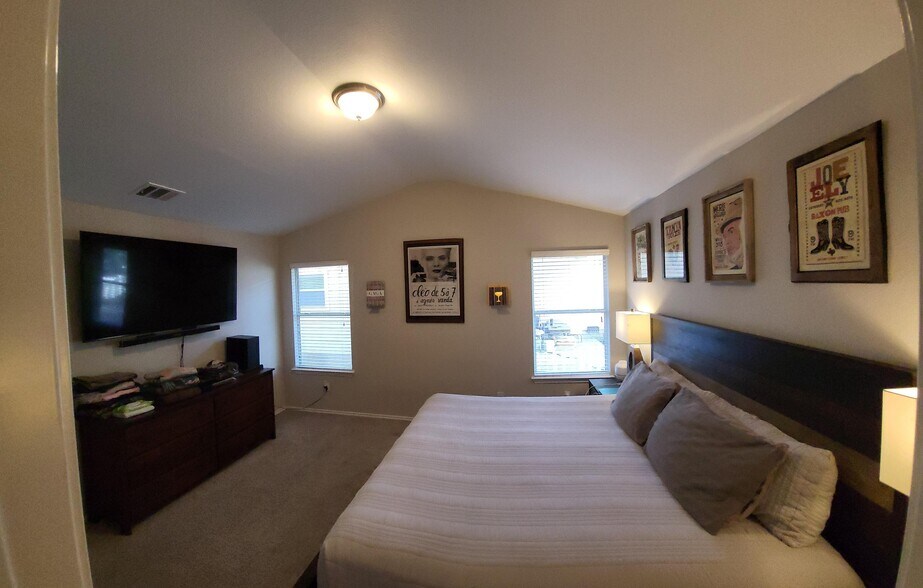 Building Photo - 1021 Rawhide Trl