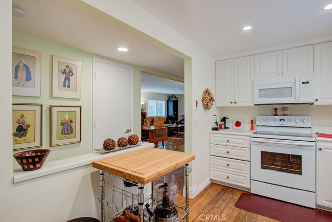 Building Photo - 5500 Paseo Del Lago W