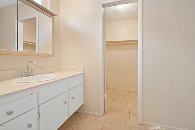 Building Photo - 22855 Vanowen St