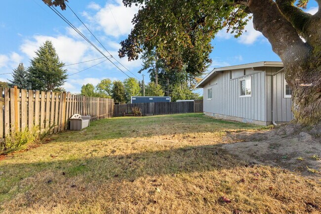 Building Photo - 2637 NE 138th Pl