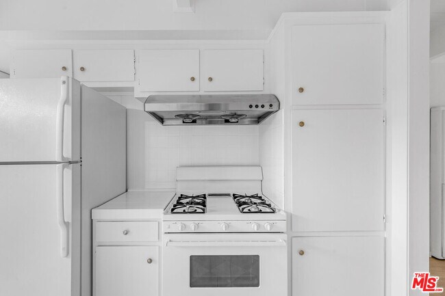 Building Photo - 4040 Grand View Blvd