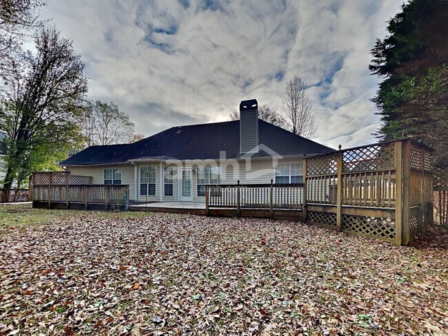 Building Photo - 515 Chaseridge Dr