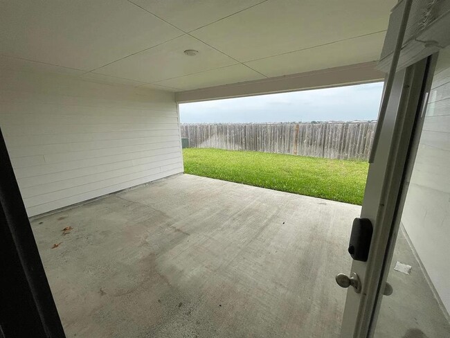 Building Photo - 7015 Sunbreeze Ln