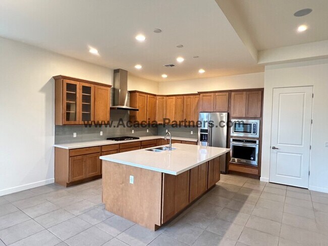 Building Photo - Four Bedroom Home in the Gated Sam Hughes neighborhood.