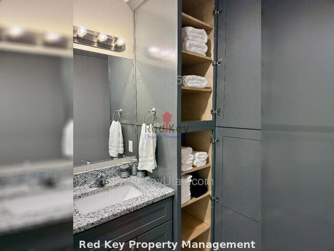 Building Photo - Adobe Rock Dr. Fully Furnished