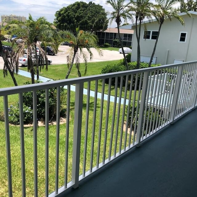 Building Photo - 200 Horizon W