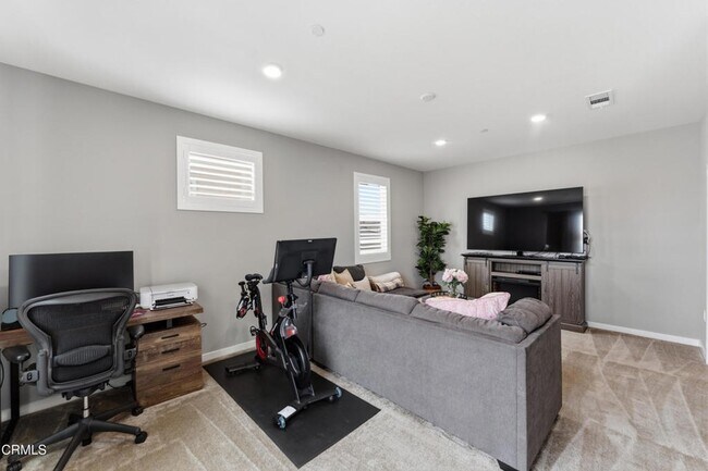 Building Photo - 643 Winchester Dr