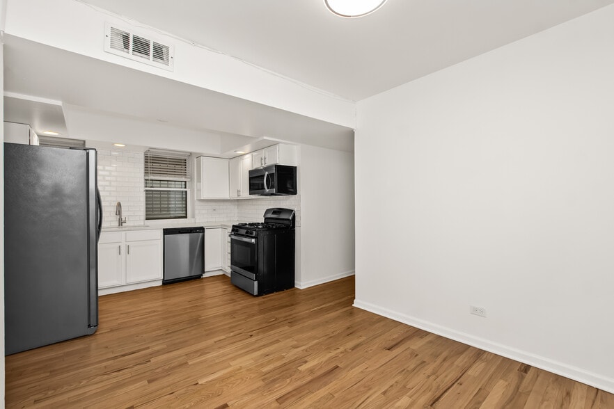 Building Photo - 1739 W Beach Ave