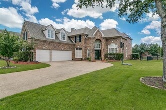 Building Photo - 755 Greenway Dr