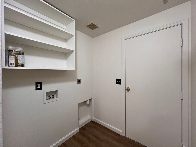 Building Photo - 3-bedroom Fernley home