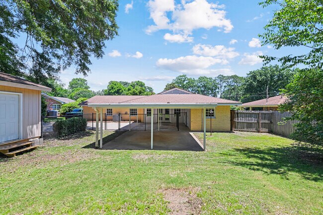 Building Photo - 3920 Meredith Dr
