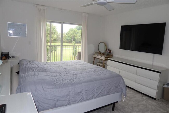 Building Photo - 9470 Tangerine Pl