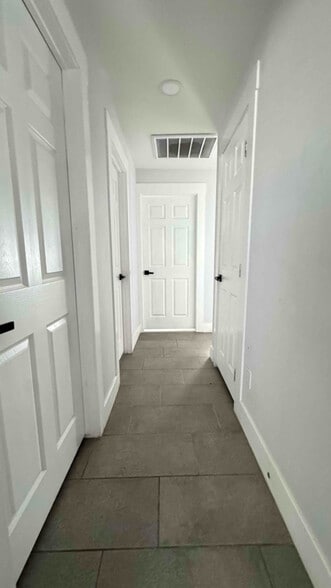 Building Photo - 3837 W Lincoln St