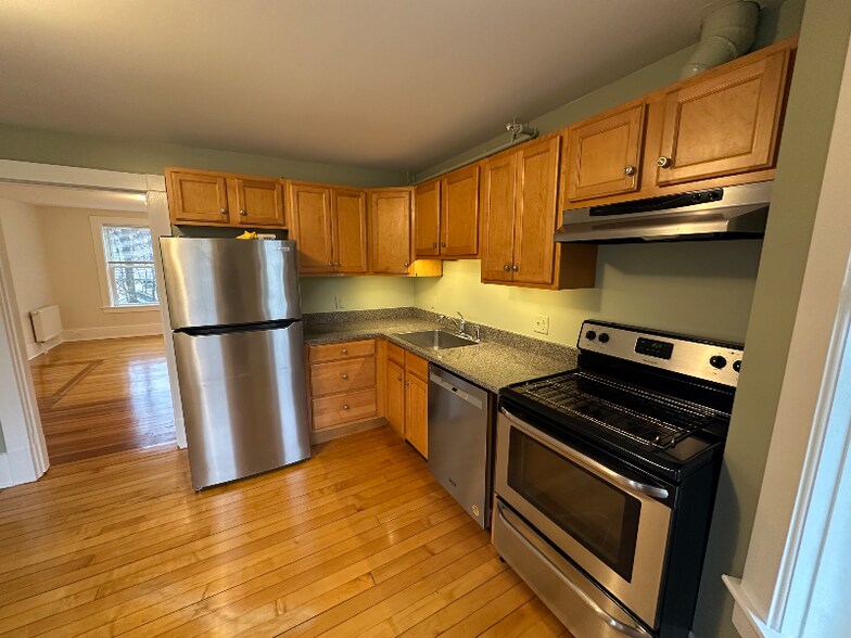 Building Photo - 31 Church St