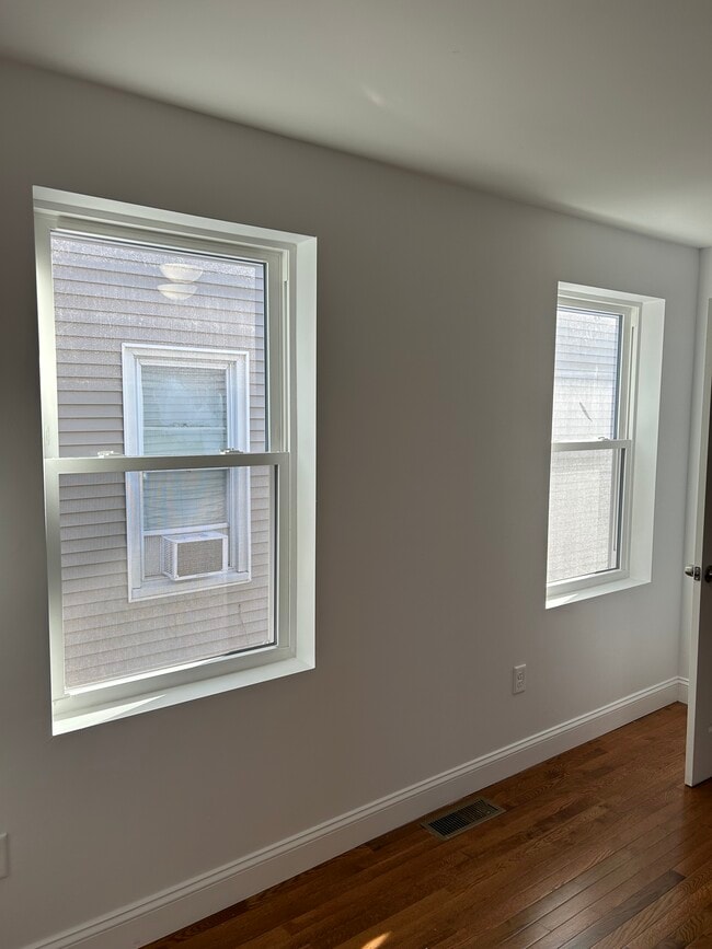 Master bedroom windows - 472 Friendship St